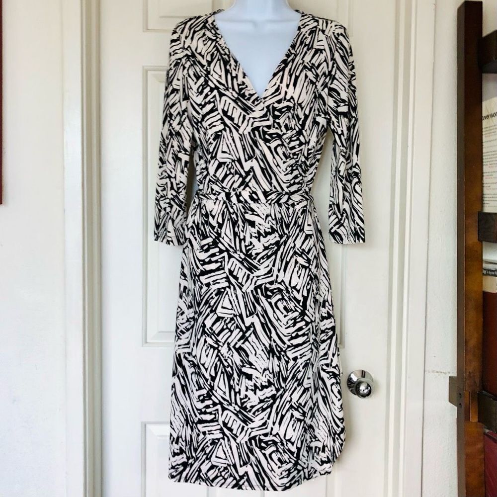 BCBGMAXAZRIA Black and White Print Sheath  Wrap Dress
